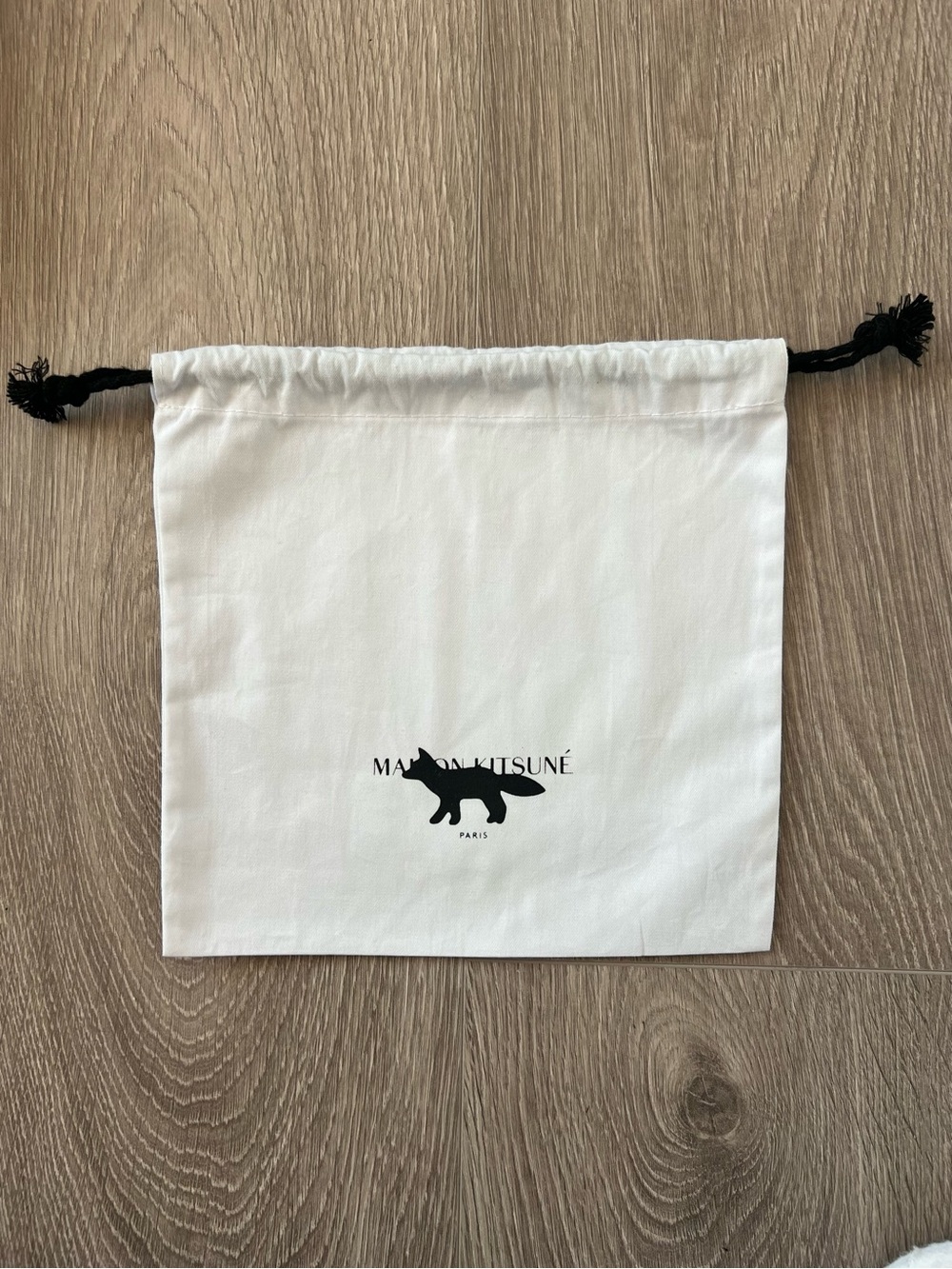 Maison Kitsune dust bag (C152)
